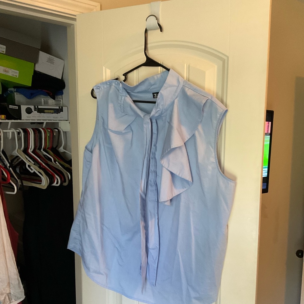 Women Size XL New York and Company Light Blue Ruffled Sleeveless Top